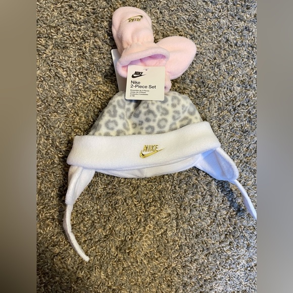 NWT Toddler Nike Leopard Trapper Hat & Mittens Set - Picture 4 of 6